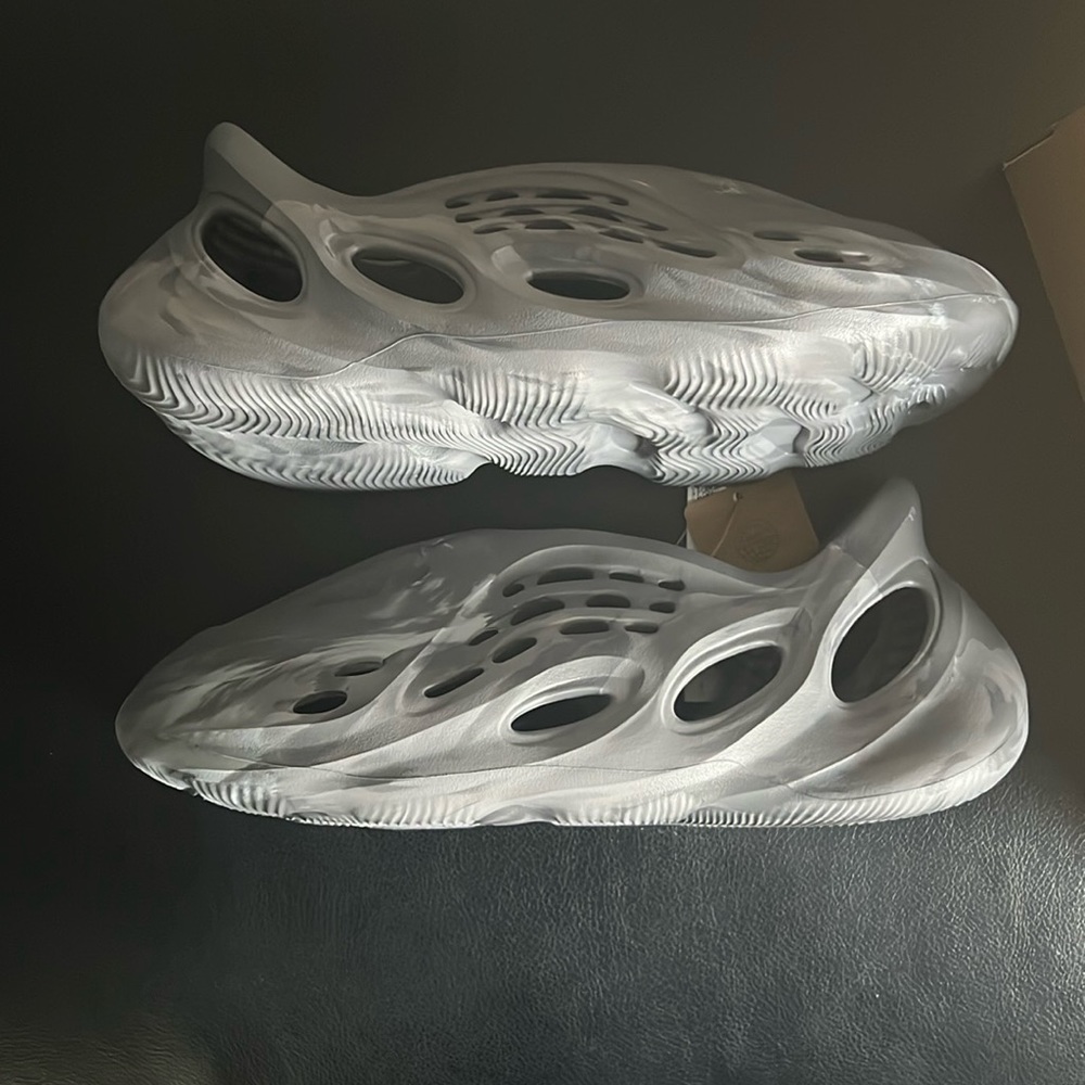 YEEZY FOAM RUNNER MX GRANITE
